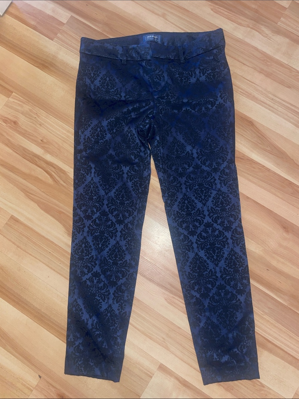 Old navy pixie mid-rise pants size 6